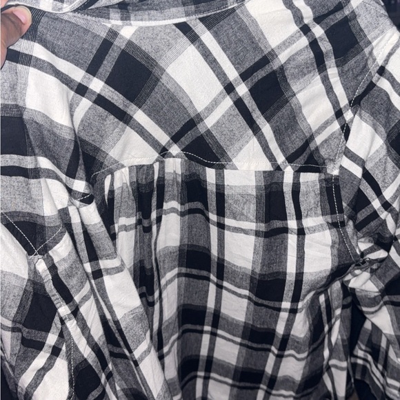 Time and Tru Monochrome Plaid Top - Picture 4 of 4